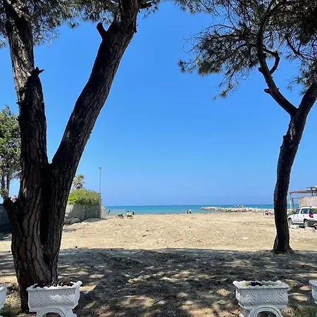 Durres, Golem, Mali Robit Golem (Tirana)